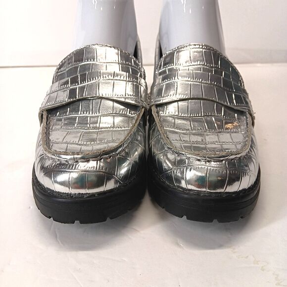 Old Navy Women's Shiny Silver Faux Leather Chunky Loafer Casual Shoes Size 6.5 - Picture 3 of 8